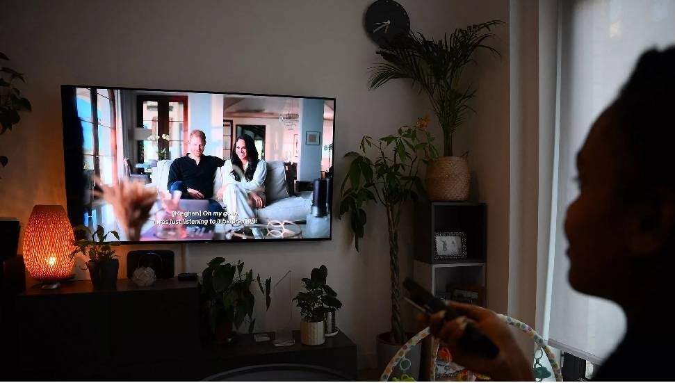 Prens Harry: Irkçı önyargılarla dolu kraliyet ailesi, annem Diana'yı, eşim Meghan'ı medyaya yem etti