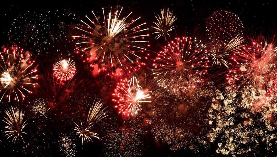 Hindistan'da havai fişek gösterisinde çıkan yangında 150'den fazla kişi yaralandı