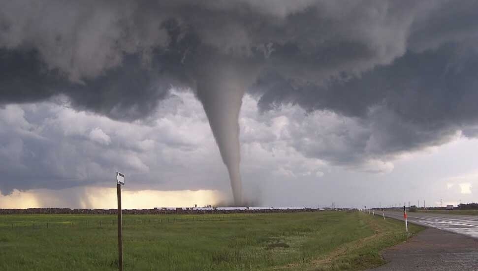 Larnaka’daki hortumda 14 bina zarar gördü