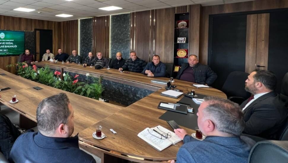 Hüseyin Çavuş, enginar üreticileriyle bir araya geldi