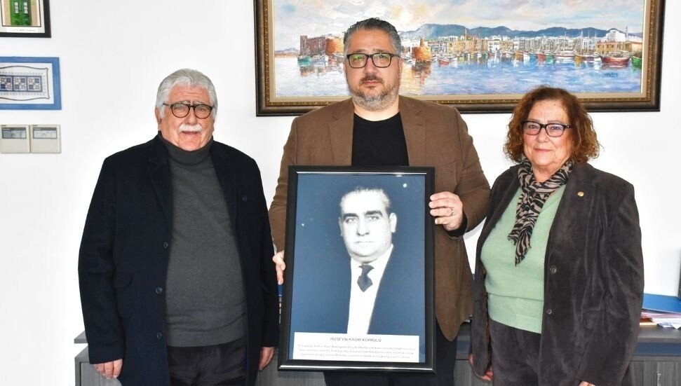 Hüseyin Kadri Köprülü’nün Fotoğrafı Girne Belediyesi Meclis Toplantı Salonu’nun girişinde sergilenecek