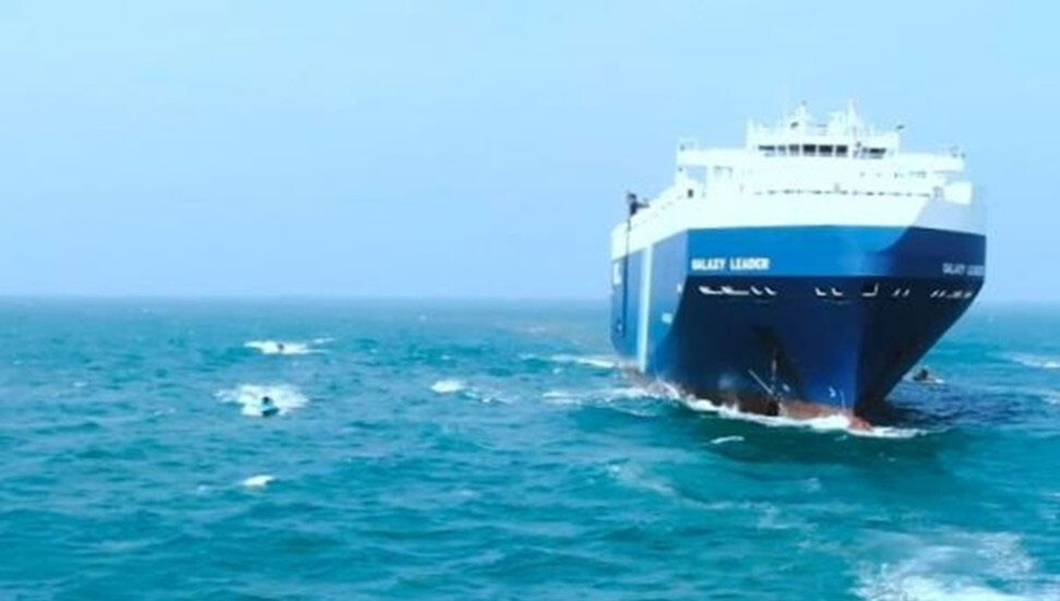 Husiler, Kızıldeniz'de İsrail'e giden bir gemiyi hedef aldıklarını duyurdu