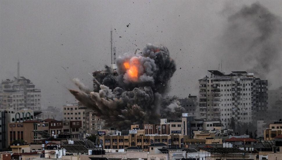 İsrail ordusu, Gazze'de Şifa Hastanesi yerleşkesinin giriş kısmını vurdu