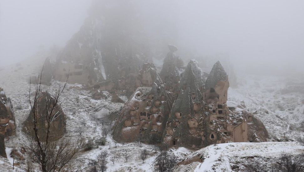 Kapadokya’da kar ve sis manzarası