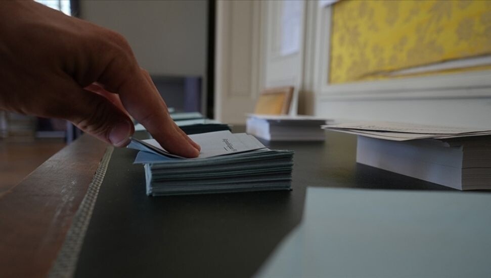 Fransa'da başbakanlık koltuğu için Bernard Cazeneuve ismi öne çıkıyor