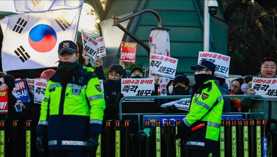 Güney Kore'de sıkıyönetim ilanı sonrası bazı siyasetçiler için gözaltı emrinin verildiği iddiası