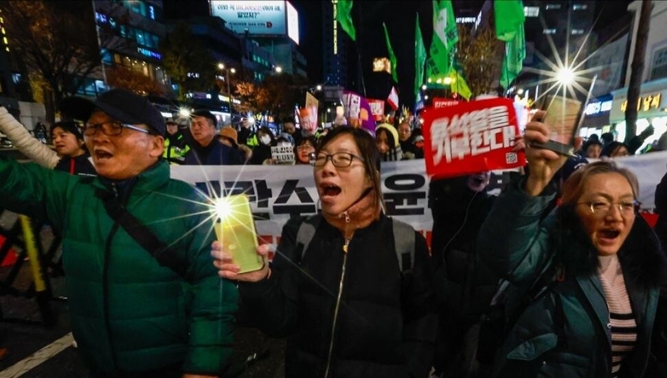 Güney Kore'de Devlet Başkanı Yoon'un istifasının istenildiği gösteriler ikinci gününde devam ediyor