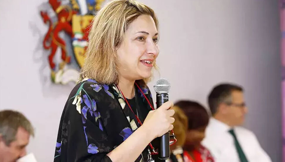 Enfield’in eski belediye başkanı Yasemin Brett ‘yılın annesi’ seçildi