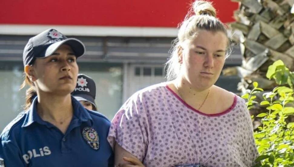 Yeni doğan bebeğini havalimanı klozetine atmıştı: 15 yıl hapis cezasına çaptırıldı