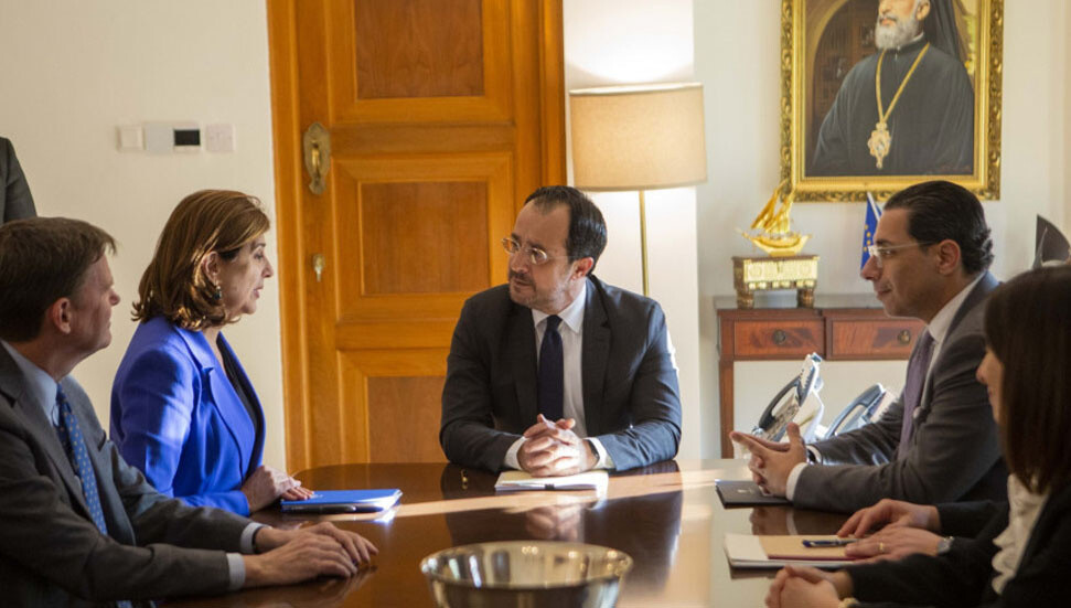 Hristodulidis Holguin ile görüştü