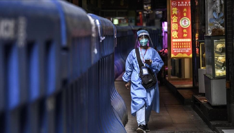 Salgına karşı geliştirilen teknoloji bazı ülkelerde polis gözetimi için kullanılmış