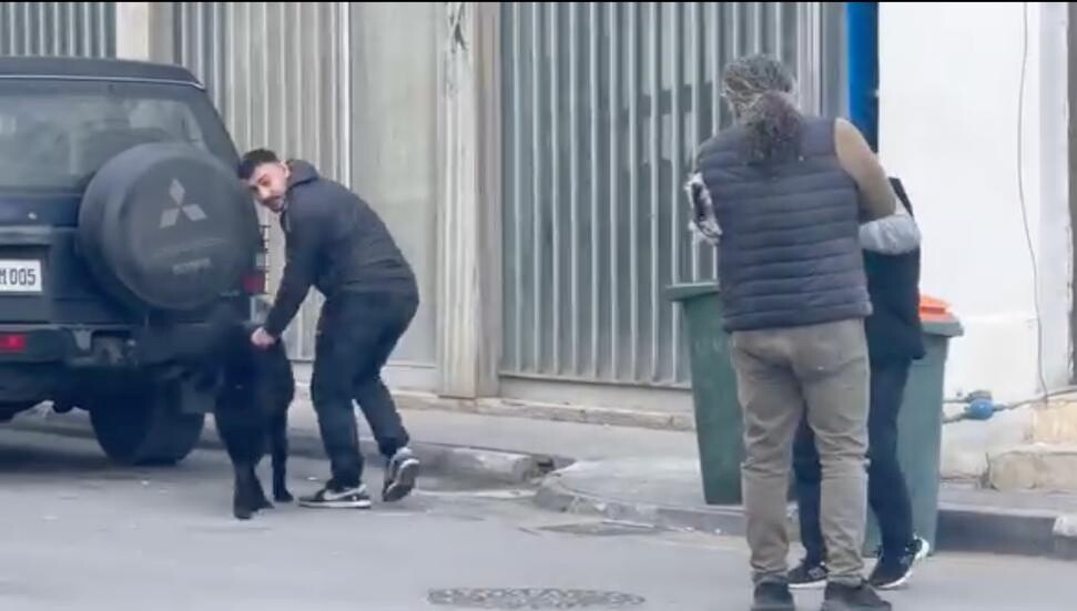 Güzelyurt’ta sokağa bırakılan köpek esnafa saldırdı!