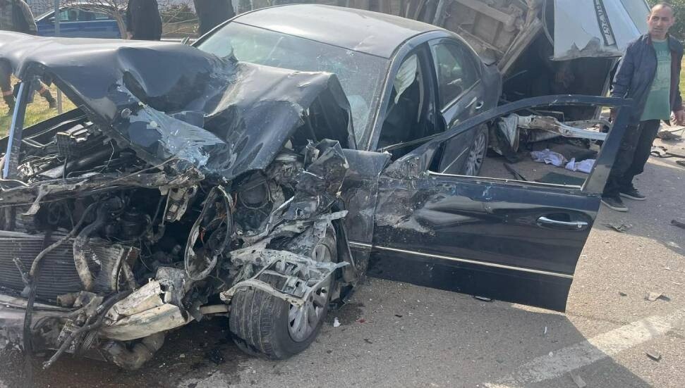 Kumyalı-İskele ana yolunda korkutan kaza: 4 yaralı