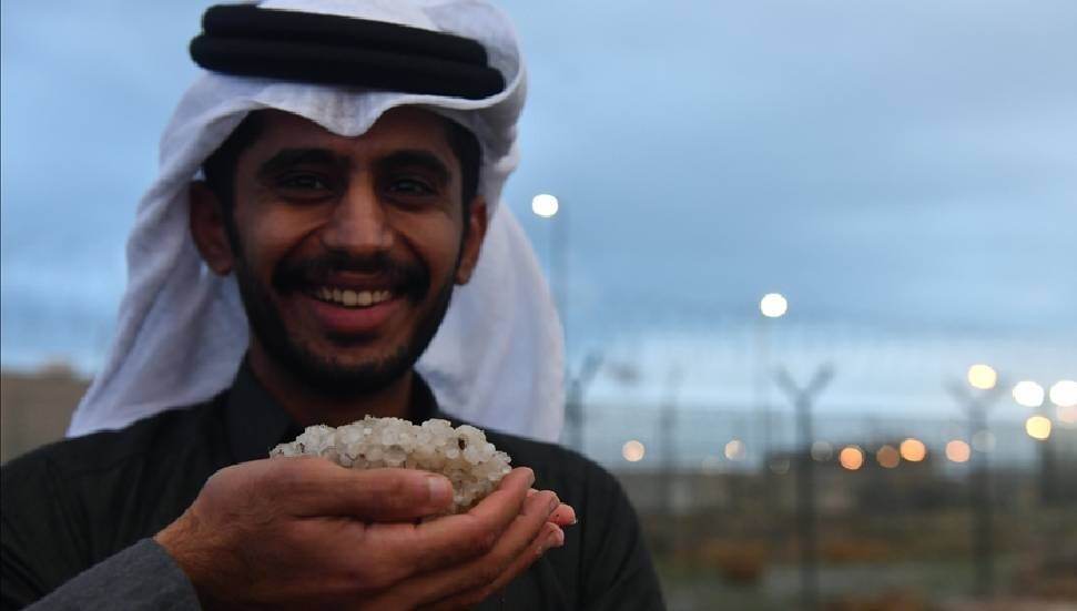 Kuveyt'te dolu, Suudi Arabistan'da kar yağdı