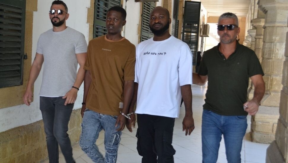 Uyuşturucuyla yakalan sanıklardan birine 1 buçuk, diğerine 2 yıl hapis cezası!