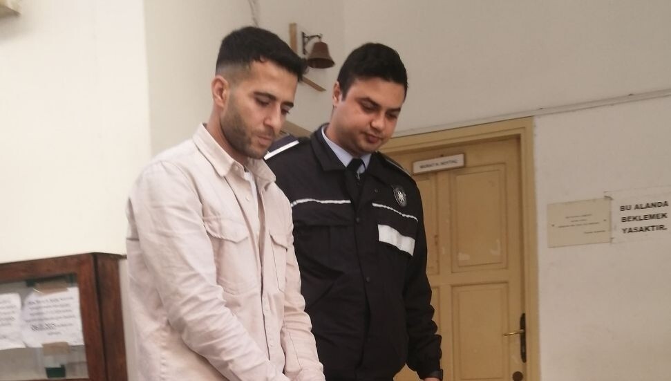 Eşini darbeden ve bıçakla yaralan sanığa 6 ay hapis cezası!