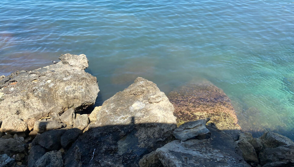 Girne'de lağım suyu iddiasına yanıt: Elektrik kesintisi sonrası biriken arıtılmış su denize boşaldı