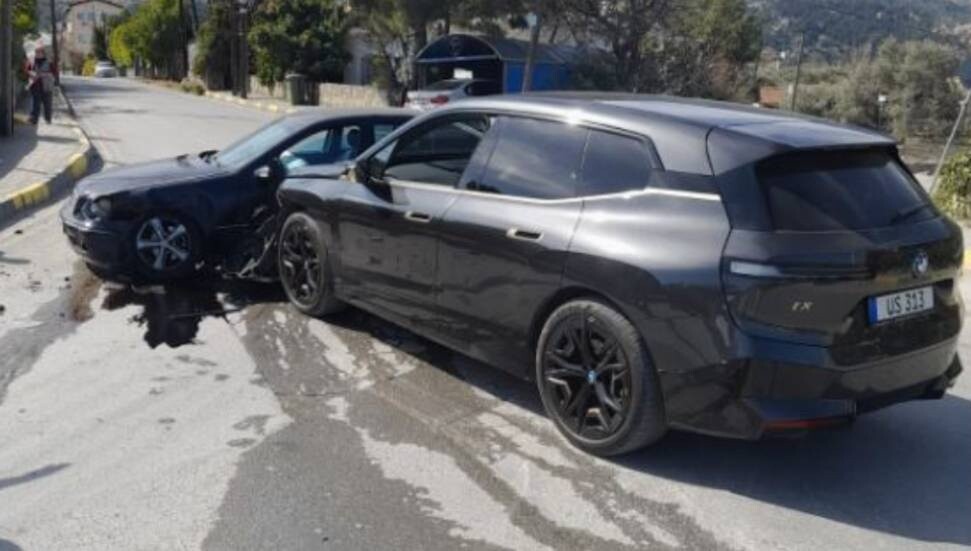 Lapta'da trafik kazası: Ehliyetsiz sürücü tutuklandı