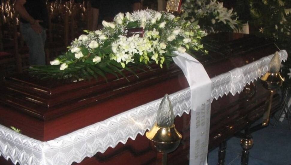 Larnaka'daki cenaze törenine yanlış tabut yollandı