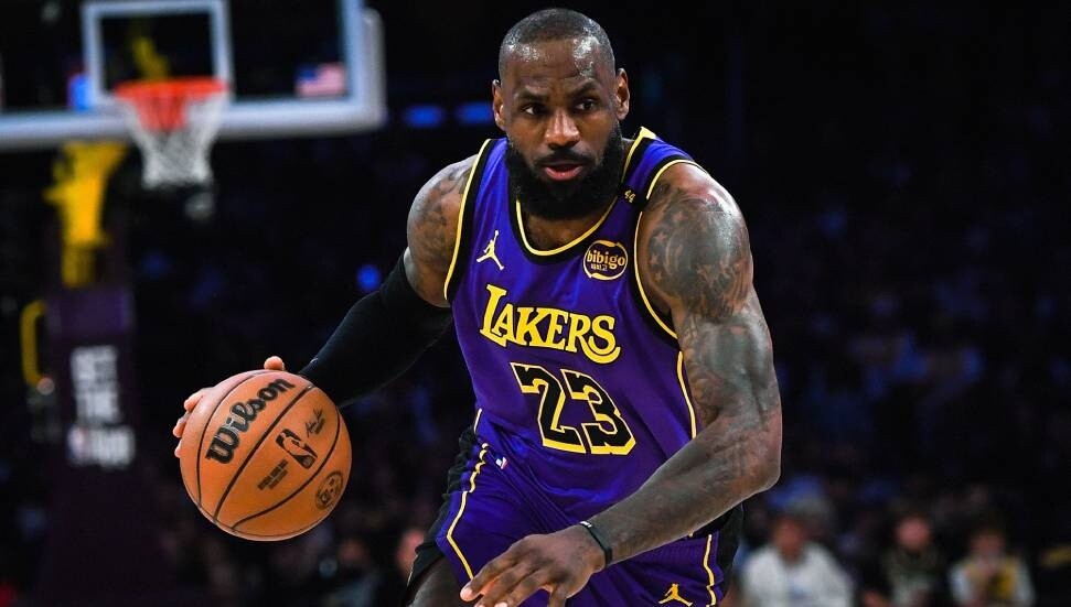 LeBron James, en değerli oyuncu seçildiği 12 yıl öncesinden daha başarılı grafik çiziyor