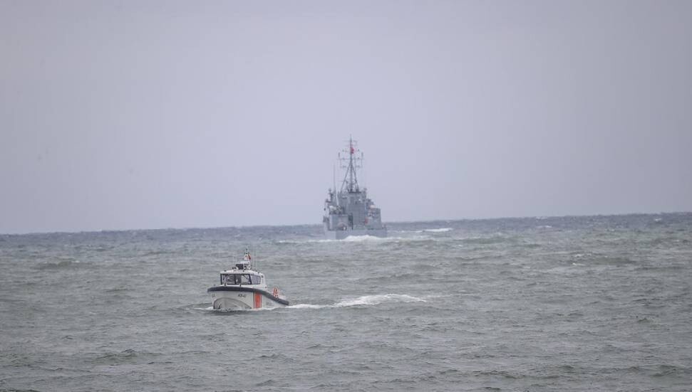 Marmara Denizi'nde batan geminin mürettebatı "kameralı can simidi"yle de aranıyor