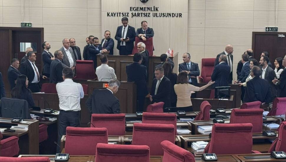 Meclis'te gerginlik: İktidar ve muhalefetten koltuk tartışması!