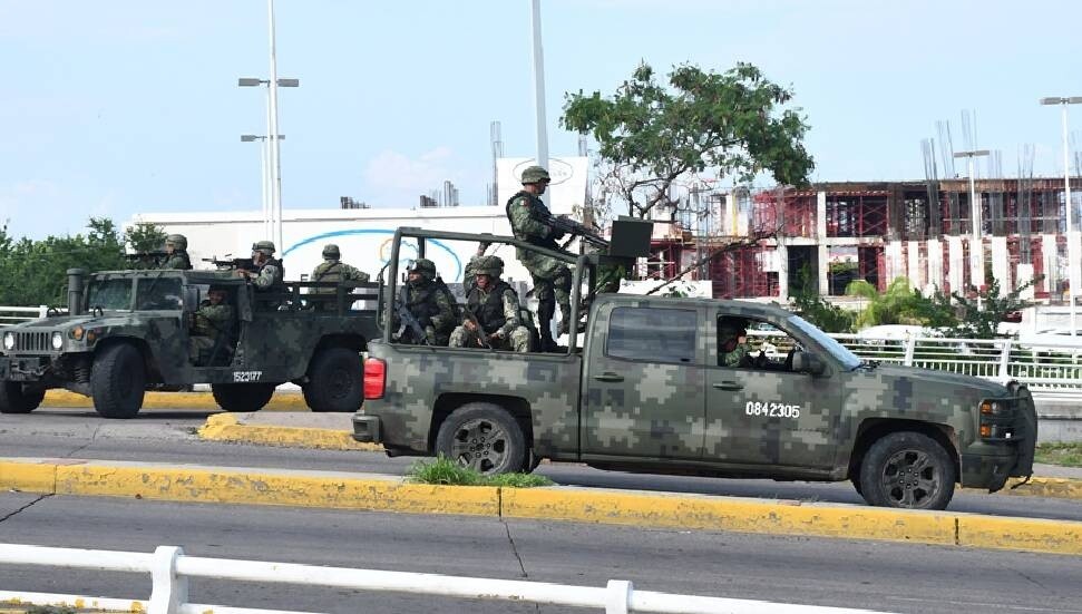 Meksika'da El Chapo'nun oğlunun yakalanmasıyla çıkan çatışmalarda 29 kişi öldü