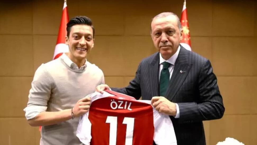Futboldan siyasete: Mesut Özil, AK Parti MKYK üyesi oldu