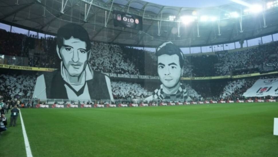 Beşiktaş tribünlerinden 121. yıla özel koreografi