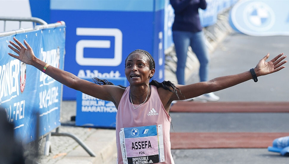 Etiyopyalı atlet Assefa, Berlin Maratonu'nda kadınlar dünya rekorunu kırdı