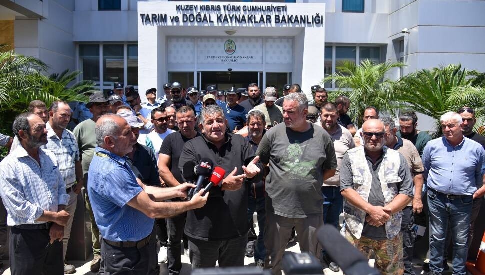 Hayvan üreticileri Lefkoşa’da süresiz araçlı eylem başlatıyor