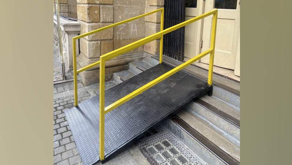 Posta binasına engelli rampası yapıldı