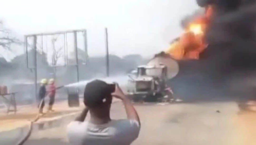 Nijerya’da yakıt tankeri patladı: 77 ölü, 25 yaralı