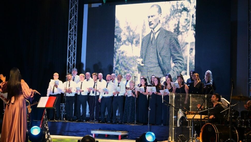 LBO Halk Müziği Korosu konser verdi: Kıbrıs, Azerbaycan ve Anadolu türküleri seslendirildi