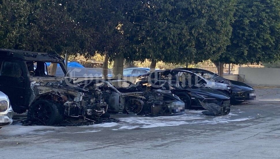 Güney Kıbrıs'ta, öldürülen iş adamının ortağına ait 4 araç yandı: Kundaklama şüphesi var