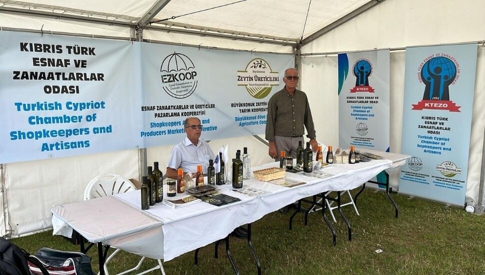 Ez-Koop ve Zeytin Koop, Londra’daki Kıbrıs Türk Kültür Festivali’nde ihraç ürünleriyle yer aldı