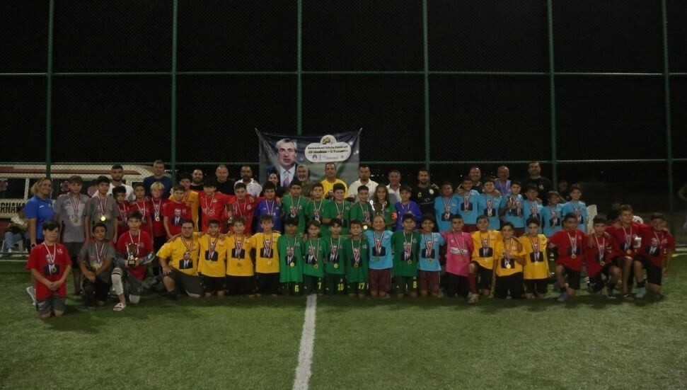 53. İskele Festivali’nde Minikler Halı Saha Turnuvası ve Yağlı Direkten Bayrak Kapma Yarışması yapıldı