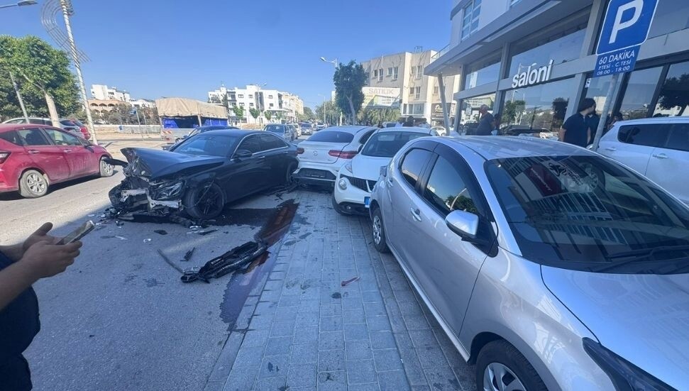 Gönyeli’de zincirleme trafik kazası: Yaralı yok