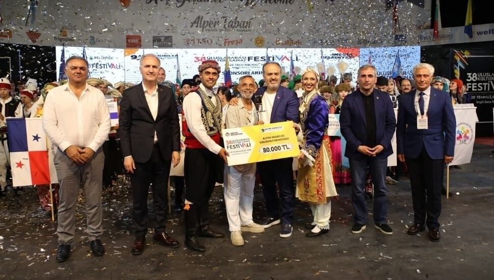 Akdoğan Halk Dansları Topluluğu, Uluslararası Altın Mobilya Yarışması’nda birinci oldu