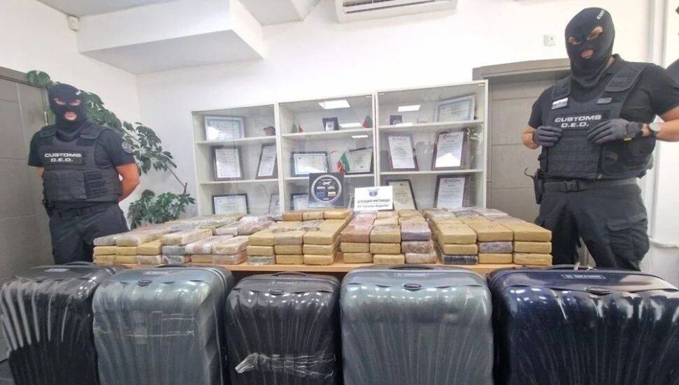 Diplomatik plakalı araçta rekor uyuşturucu: Toplam 206 kilo ele geçirildi