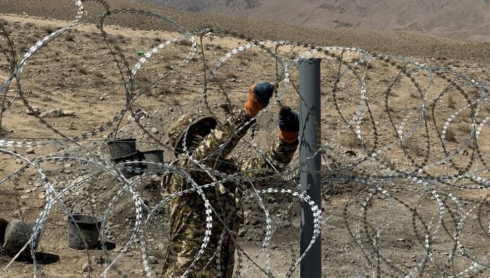 Kırgızistan, Tacikistan sınırına tel örgü çekme çalışmalarına başladı