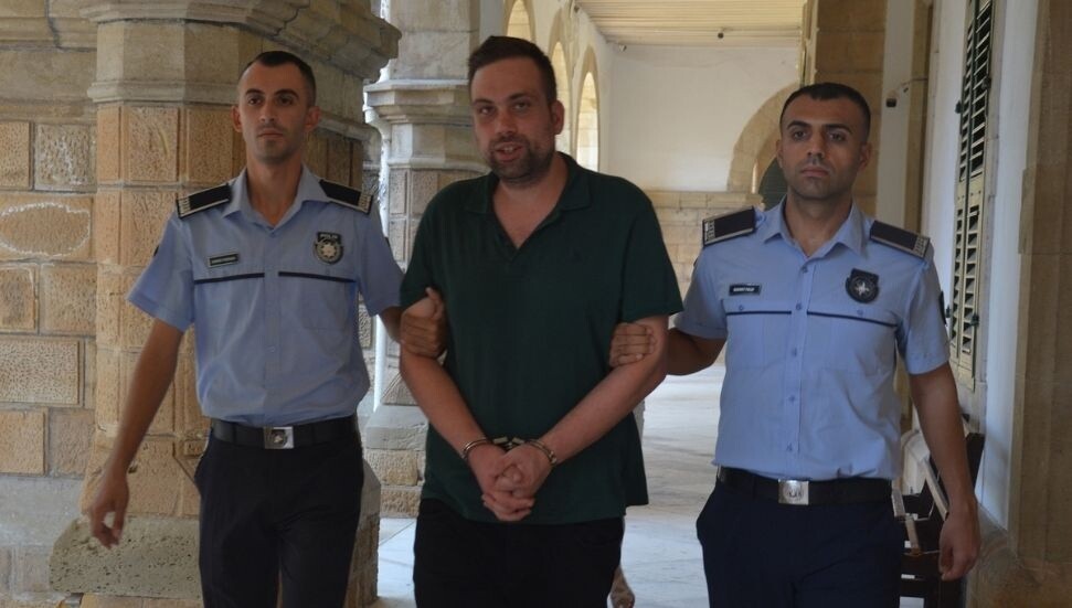 "Burayı babam kurtardı, kimse beni uçaktan indiremez" demişti 3 gün daha tutuklu kalacak