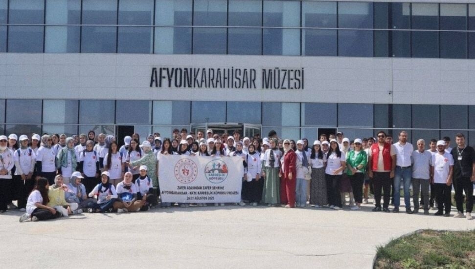 Hala Sultan İlahiyat Koleji öğrencileri Afyonkarahisar'da İmam Hatip Lisesi öğrencileriyle buluştu