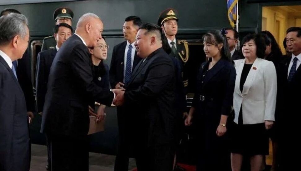 Kim Jong Un kızını Pekin’de dünyaya tanıttı: “Kuzey Kore’nin iki numarası” mesajı