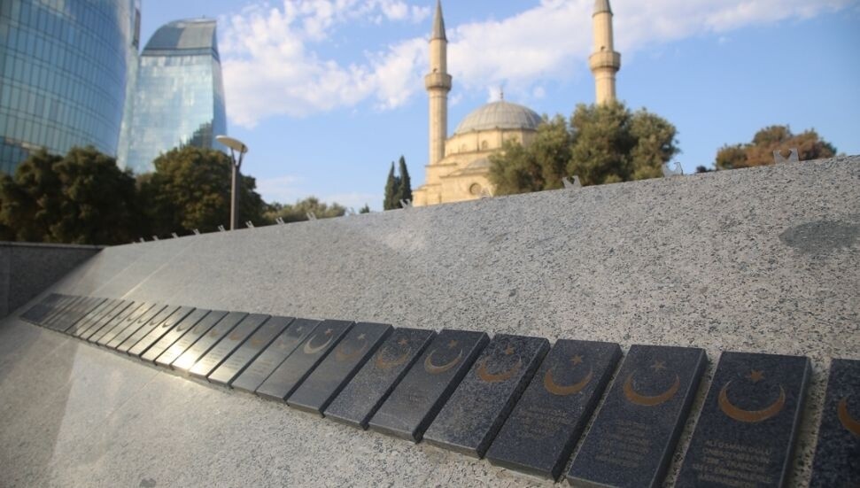 Bakü’nün kurtuluşunun 107. yılı dolayısı ile Bakü Türk Şehitliği'nde tören düzenlendi