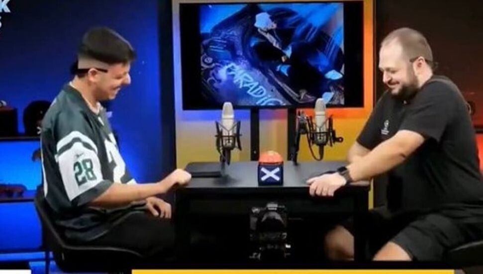 Türkiye'de, YouTube programı “Soğuk Savaş” sunucusu ve konuğu hakkında gözaltı kararı