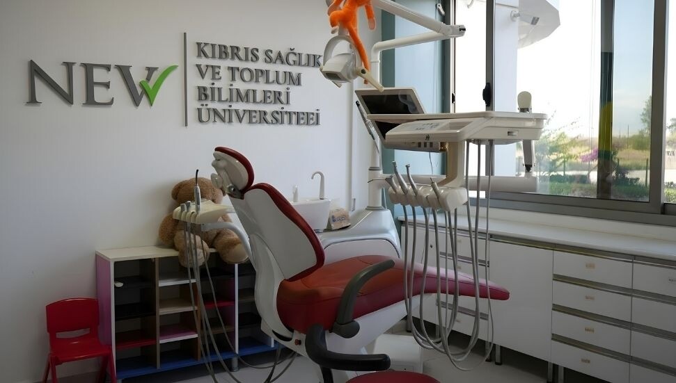 Kıbrıs Sağlık ve Toplum Bilimleri Üniversitesi Diş Hekimliği Poliklinikleri yenilendi