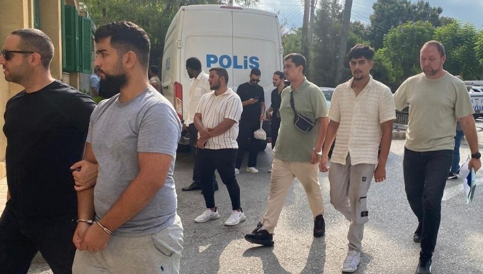 Sahte kimlik ve uyuşturucu tasarrufuyla itham edilen 3 zanlı 60 günü aşmayacak şekilde tutuklu