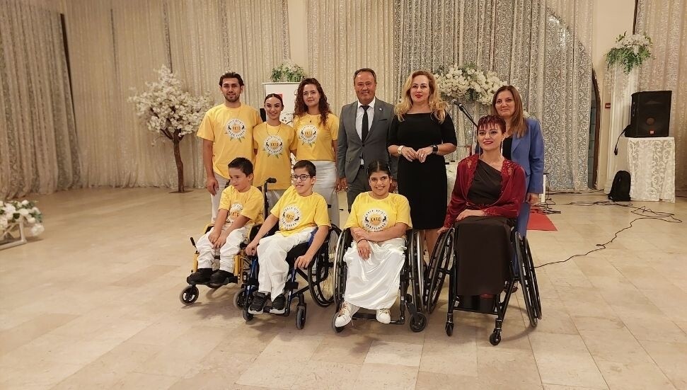 Kalp Atışı Tekerlekli Sandalye Dans Grubu, Hidden Garden’da gösteri sundu