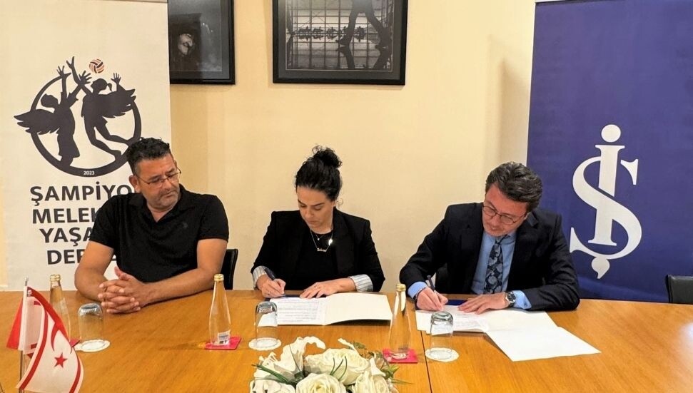 İş Bankası, Şampiyon Melekleri Yaşatma Derneği işbirliğiyle, 10 öğrencinin eğitimini üstlendi